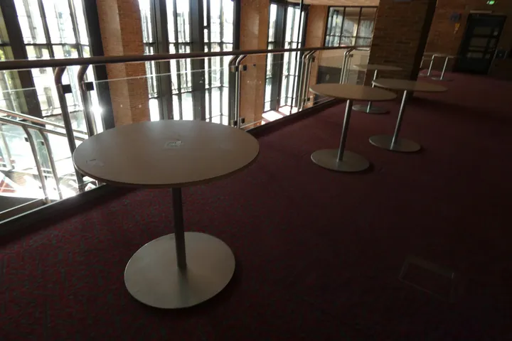 8x Bistrotisch rund Maße in cm ca. Ø 80 cm Durchmesser